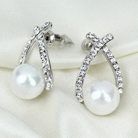 Bou Pearl Stud Earrings